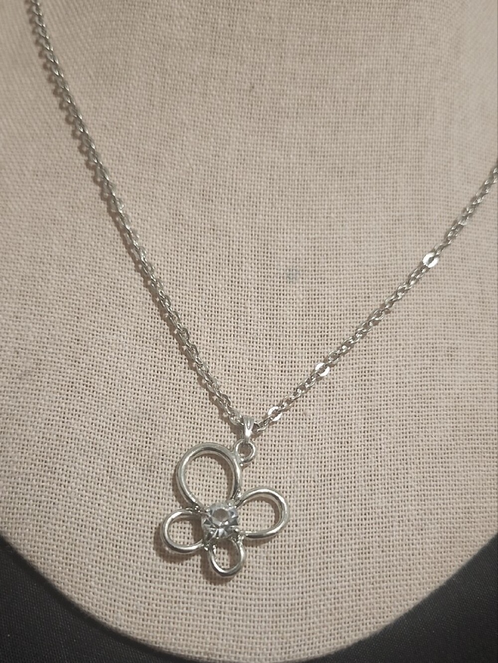 Silver Flower Or Four Leaf Clover Loop Necklace - Picture 5 of 5